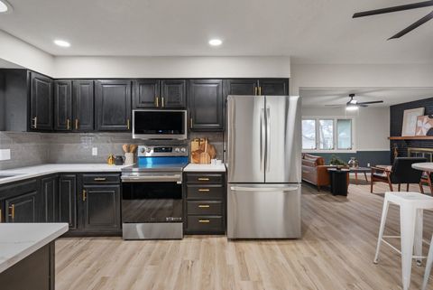 Tiny photo for 3816 Woodland Court, Davenport, IA 52807 (MLS # 100000041)