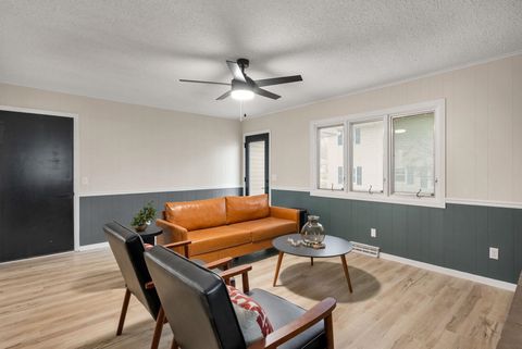 Tiny photo for 3816 Woodland Court, Davenport, IA 52807 (MLS # 100000041)