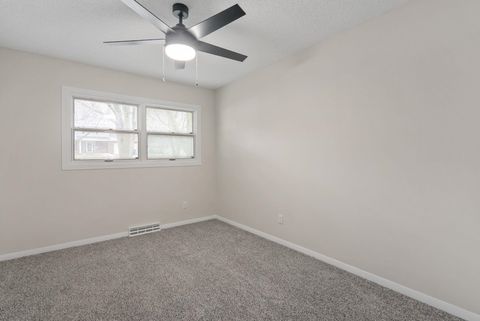 Tiny photo for 3816 Woodland Court, Davenport, IA 52807 (MLS # 100000041)