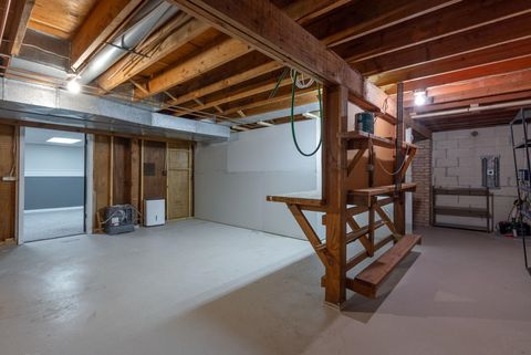 Tiny photo for 3816 Woodland Court, Davenport, IA 52807 (MLS # 100000041)