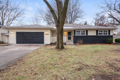Photo of 3816 Woodland Court, Davenport, IA 52807 (MLS # 100000041)