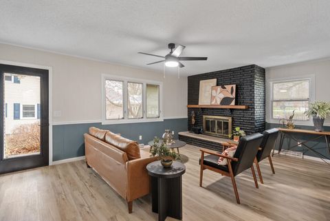 Tiny photo for 3816 Woodland Court, Davenport, IA 52807 (MLS # 100000041)