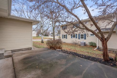 Tiny photo for 3816 Woodland Court, Davenport, IA 52807 (MLS # 100000041)