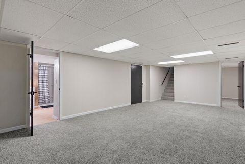 Tiny photo for 3816 Woodland Court, Davenport, IA 52807 (MLS # 100000041)