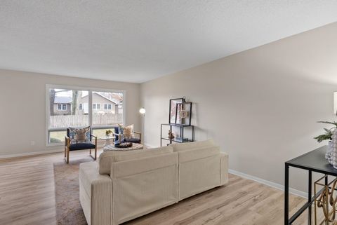 Tiny photo for 3816 Woodland Court, Davenport, IA 52807 (MLS # 100000041)