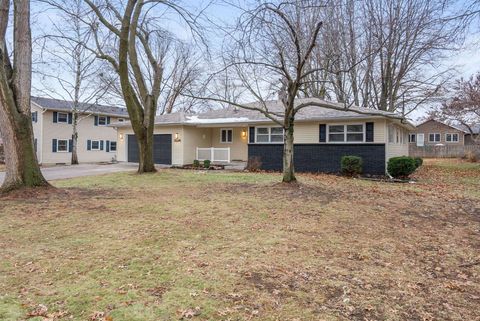 Tiny photo for 3816 Woodland Court, Davenport, IA 52807 (MLS # 100000041)
