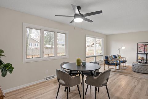 Tiny photo for 3816 Woodland Court, Davenport, IA 52807 (MLS # 100000041)