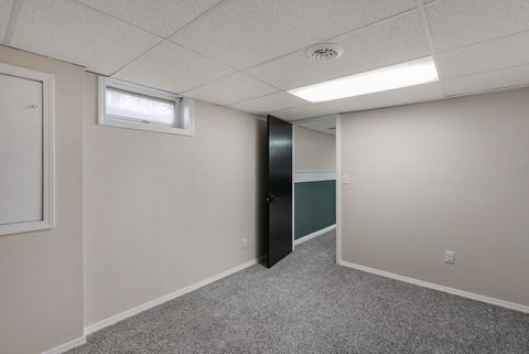 Tiny photo for 3816 Woodland Court, Davenport, IA 52807 (MLS # 100000041)