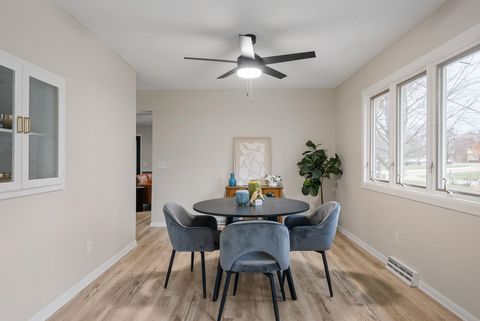 Tiny photo for 3816 Woodland Court, Davenport, IA 52807 (MLS # 100000041)