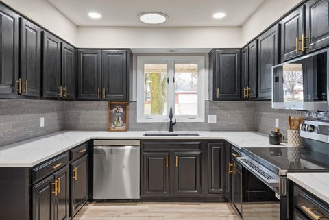 Tiny photo for 3816 Woodland Court, Davenport, IA 52807 (MLS # 100000041)