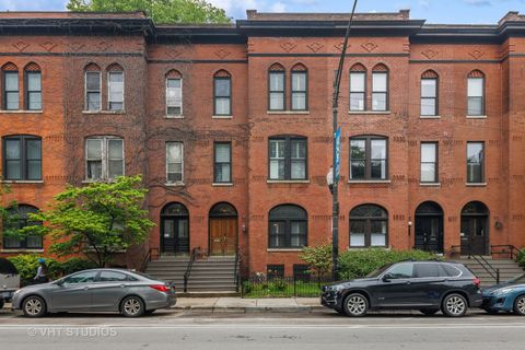 Photo of 855 W FULLERTON Parkway, Chicago, IL 60614 (MLS # 12462330)