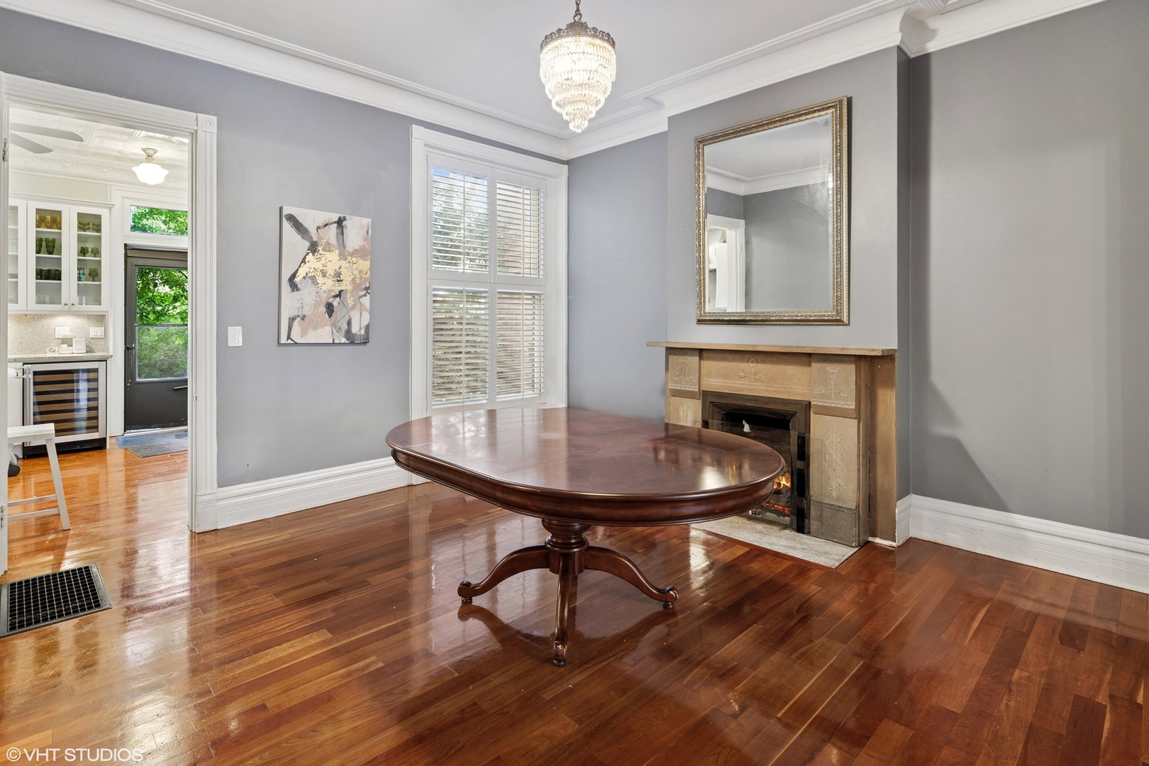 855 W FULLERTON Parkway