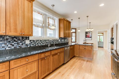 Tiny photo for 840 Augusta Boulevard, Oak Park, IL 60302 (MLS # 12643074)