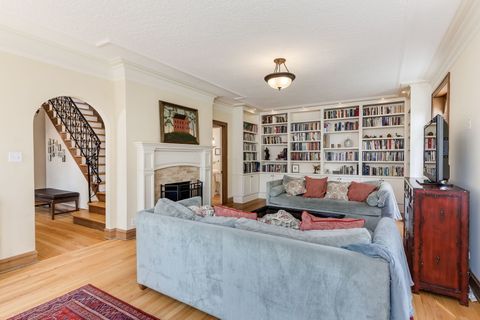 Tiny photo for 840 Augusta Boulevard, Oak Park, IL 60302 (MLS # 12643074)