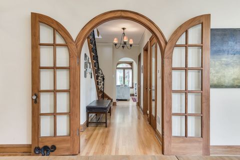 Tiny photo for 840 Augusta Boulevard, Oak Park, IL 60302 (MLS # 12643074)