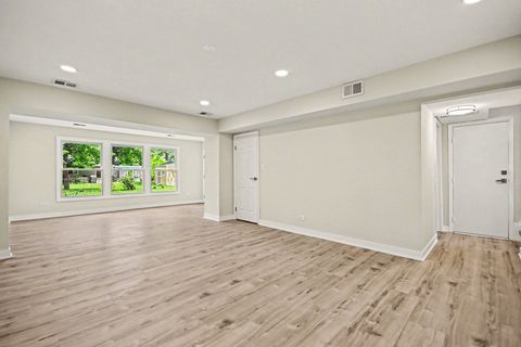Tiny photo for 1312 W Oakmont Road, Hoffman Estates, IL 60169 (MLS # 12681598)