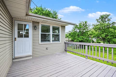 Tiny photo for 1312 W Oakmont Road, Hoffman Estates, IL 60169 (MLS # 12681598)