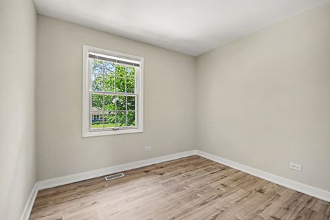 Tiny photo for 1312 W Oakmont Road, Hoffman Estates, IL 60169 (MLS # 12681598)