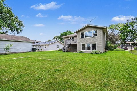 Tiny photo for 1312 W Oakmont Road, Hoffman Estates, IL 60169 (MLS # 12681598)