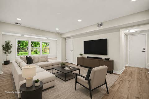 Tiny photo for 1312 W Oakmont Road, Hoffman Estates, IL 60169 (MLS # 12681598)