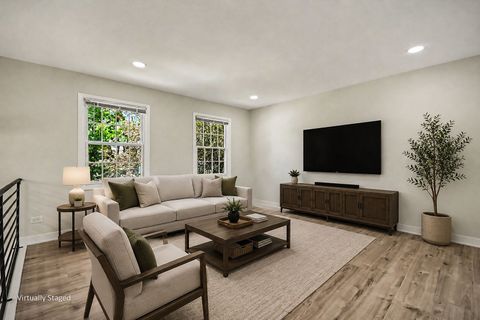 Tiny photo for 1312 W Oakmont Road, Hoffman Estates, IL 60169 (MLS # 12681598)