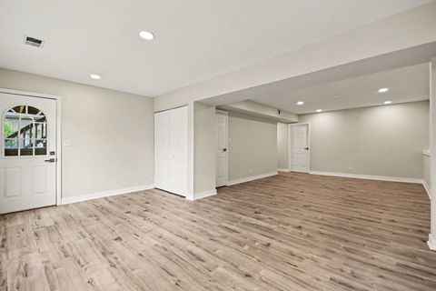 Tiny photo for 1312 W Oakmont Road, Hoffman Estates, IL 60169 (MLS # 12681598)