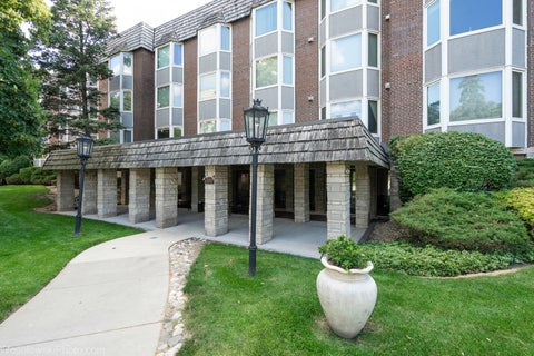 Photo of 2600 Windsor Mall #2B, Park Ridge, IL 60068 (MLS # 12742803)