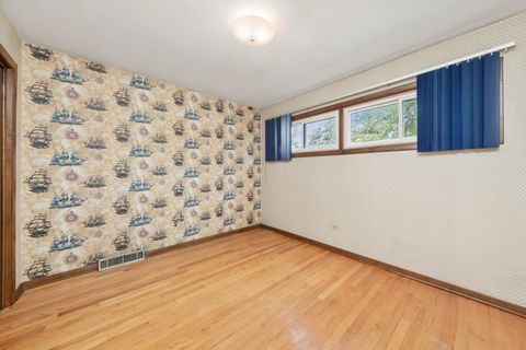 Tiny photo for 943 E 164th Court, South Holland, IL 60473 (MLS # 12485786)