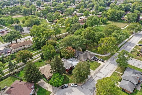 Tiny photo for 943 E 164th Court, South Holland, IL 60473 (MLS # 12485786)