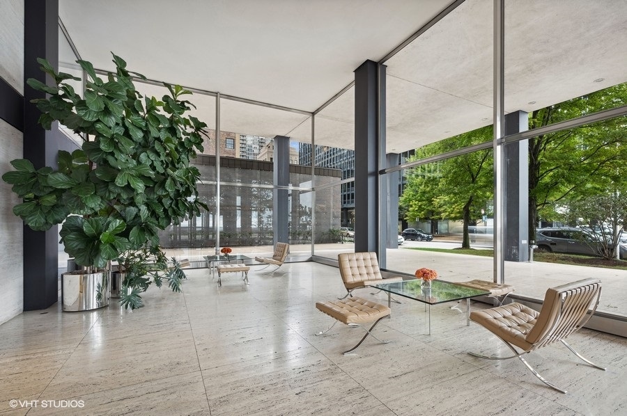 880 N LAKE SHORE Drive 3E