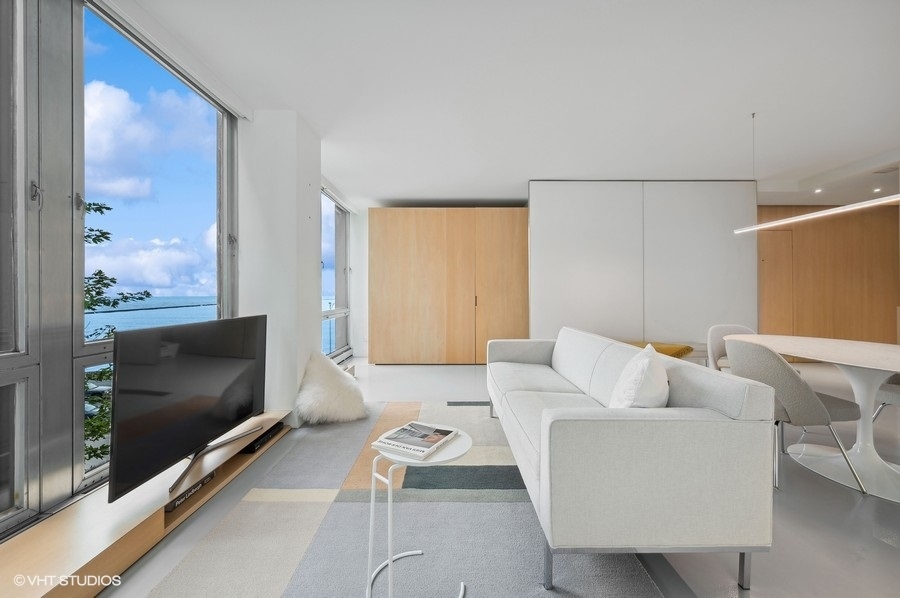 880 N LAKE SHORE Drive 3E