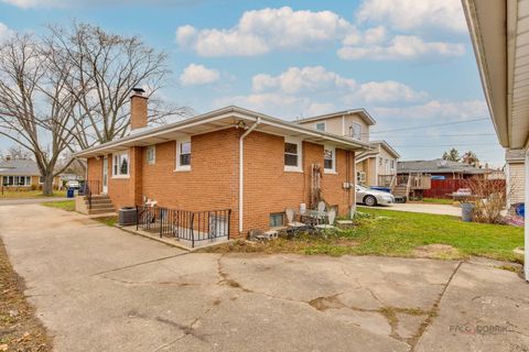 Tiny photo for 1689 S Elm Street, Des Plaines, IL 60018 (MLS # 12524187)