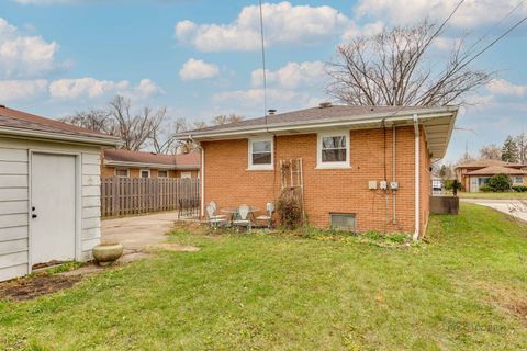 Tiny photo for 1689 S Elm Street, Des Plaines, IL 60018 (MLS # 12524187)