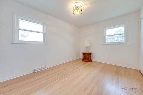 Tiny photo for 1689 S Elm Street, Des Plaines, IL 60018 (MLS # 12524187)