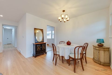 Tiny photo for 1689 S Elm Street, Des Plaines, IL 60018 (MLS # 12524187)