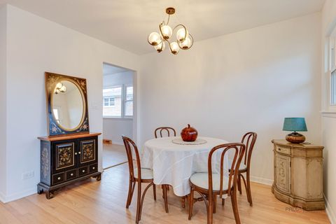 Tiny photo for 1689 S Elm Street, Des Plaines, IL 60018 (MLS # 12524187)