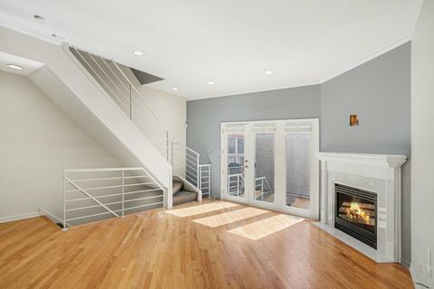 Tiny photo for 2940 N Lakewood Avenue #7, Chicago, IL 60657 (MLS # 12602162)