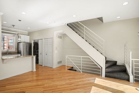 Tiny photo for 2940 N Lakewood Avenue #7, Chicago, IL 60657 (MLS # 12602162)