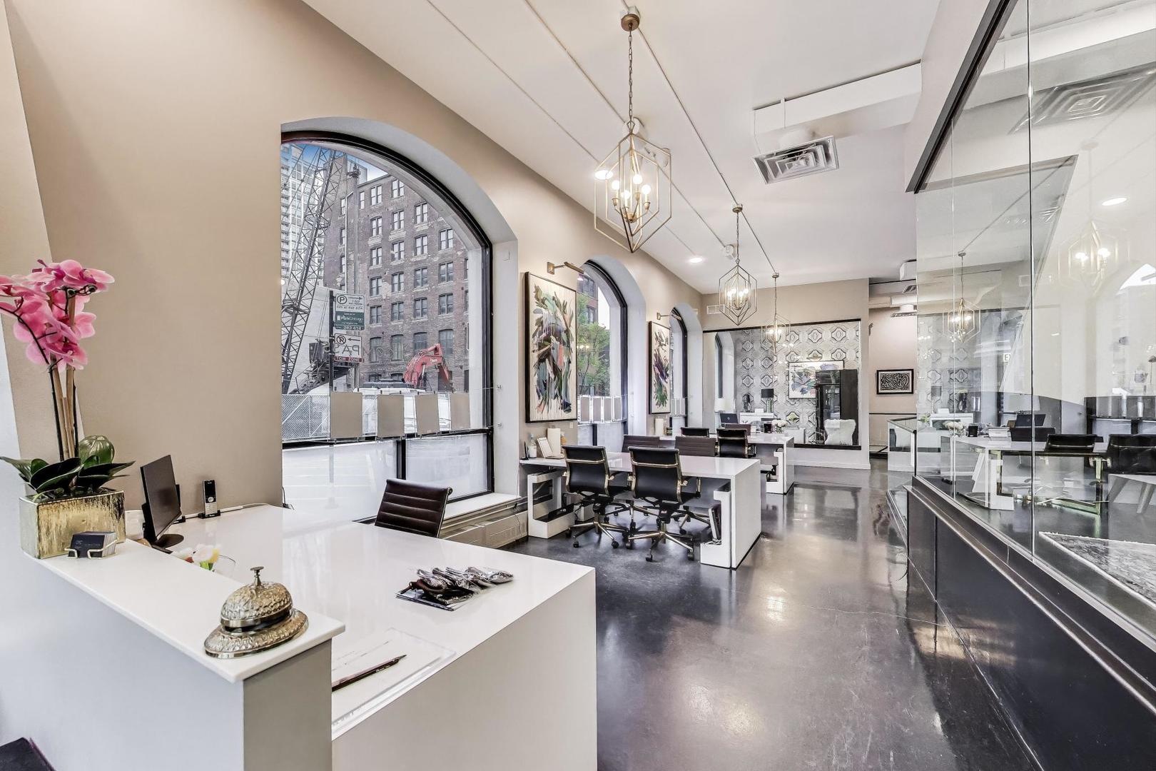 200 W Superior Street