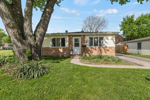 Tiny photo for 34 N California Avenue, Mundelein, IL 60060 (MLS # 12630066)