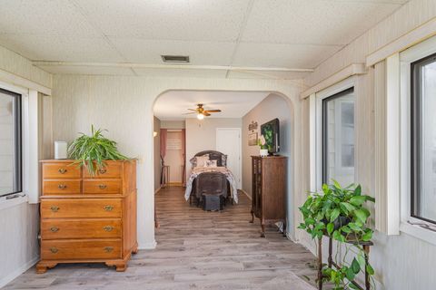 Tiny photo for 34 N California Avenue, Mundelein, IL 60060 (MLS # 12630066)