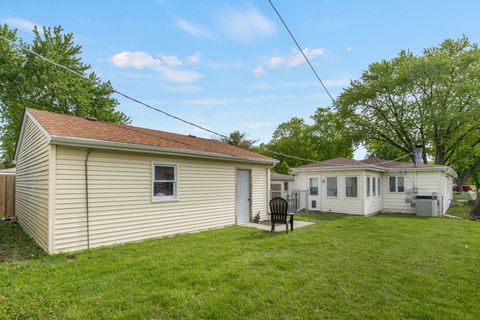 Tiny photo for 34 N California Avenue, Mundelein, IL 60060 (MLS # 12630066)