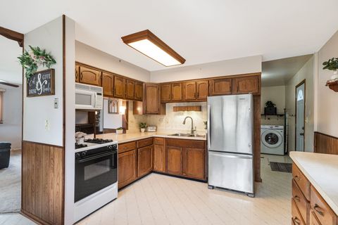 Tiny photo for 34 N California Avenue, Mundelein, IL 60060 (MLS # 12630066)