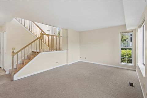 Tiny photo for 2713 S Embers Lane, Arlington Heights, IL 60005 (MLS # 12704458)