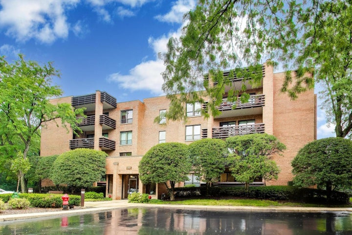 Photo 1 of 24 — 1060 Shermer Road 25, Northbrook, IL 60062
