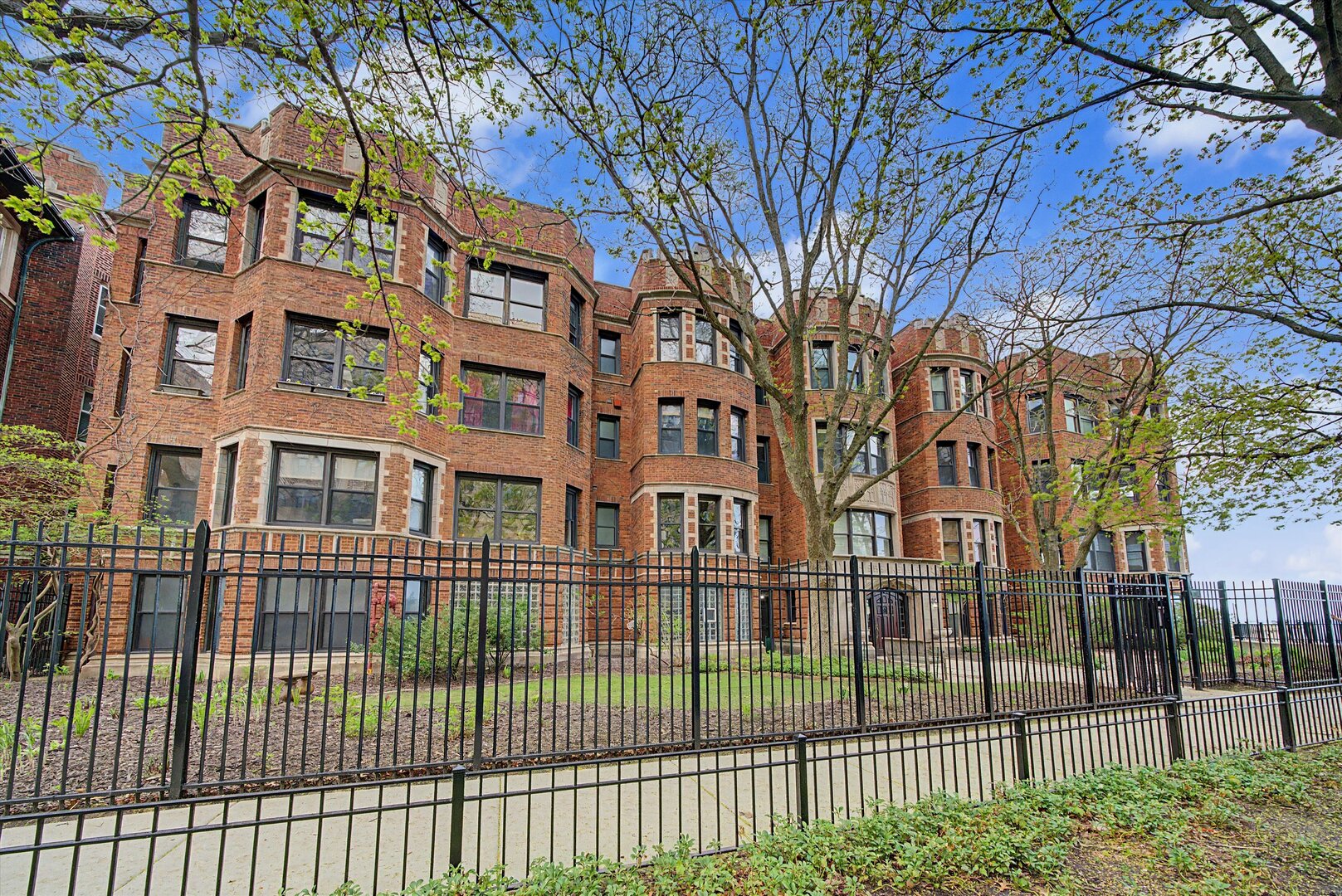 1200 W Sherwin Avenue 2K