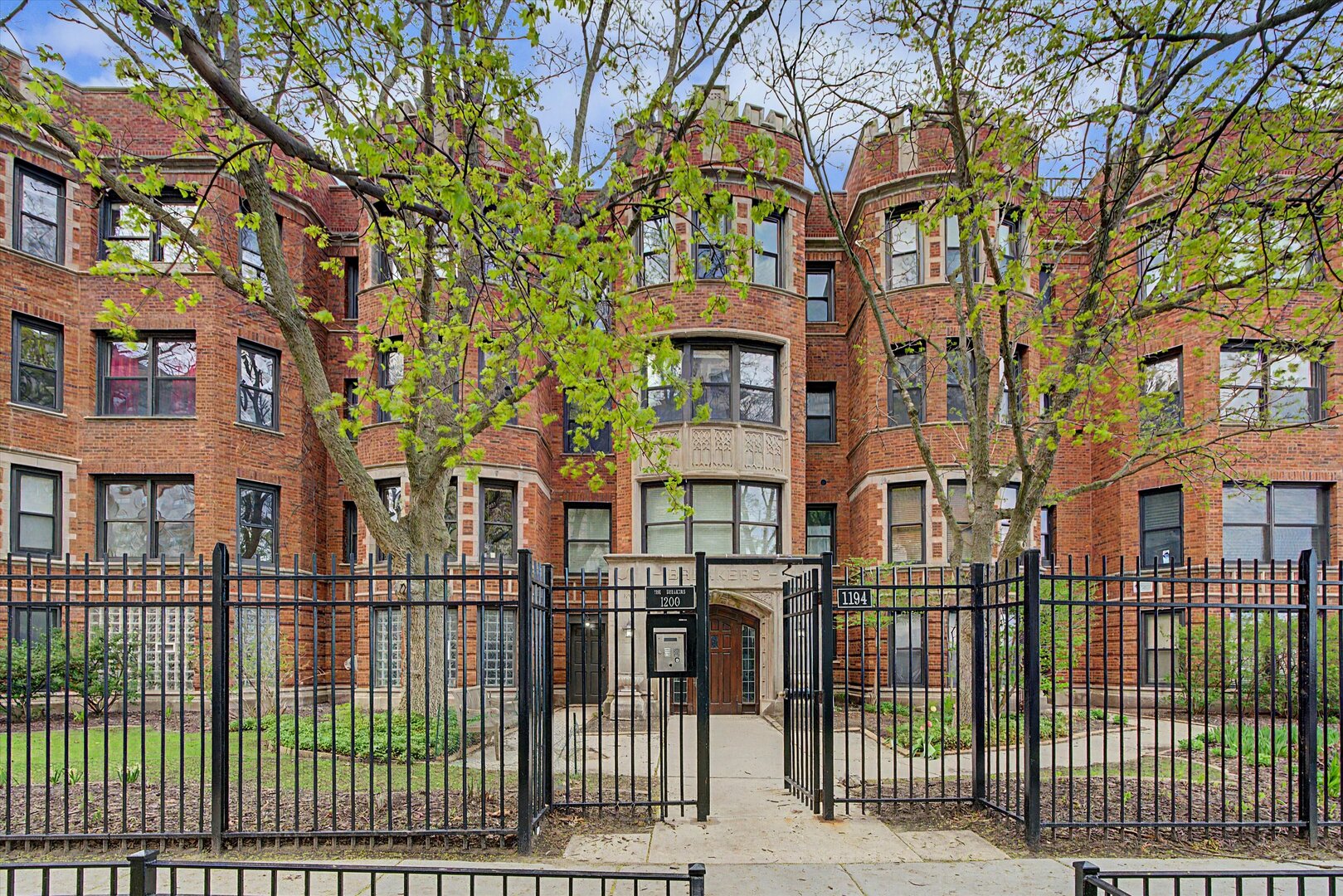 1200 W Sherwin Avenue 2K