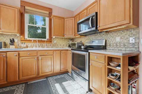 Tiny photo for 56 Whites Place, Bloomington, IL 61701 (MLS # 12675086)