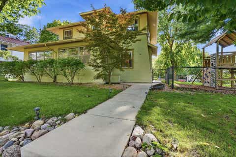 Tiny photo for 56 Whites Place, Bloomington, IL 61701 (MLS # 12675086)