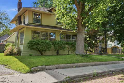 Photo of 56 Whites Place, Bloomington, IL 61701 (MLS # 12675086)